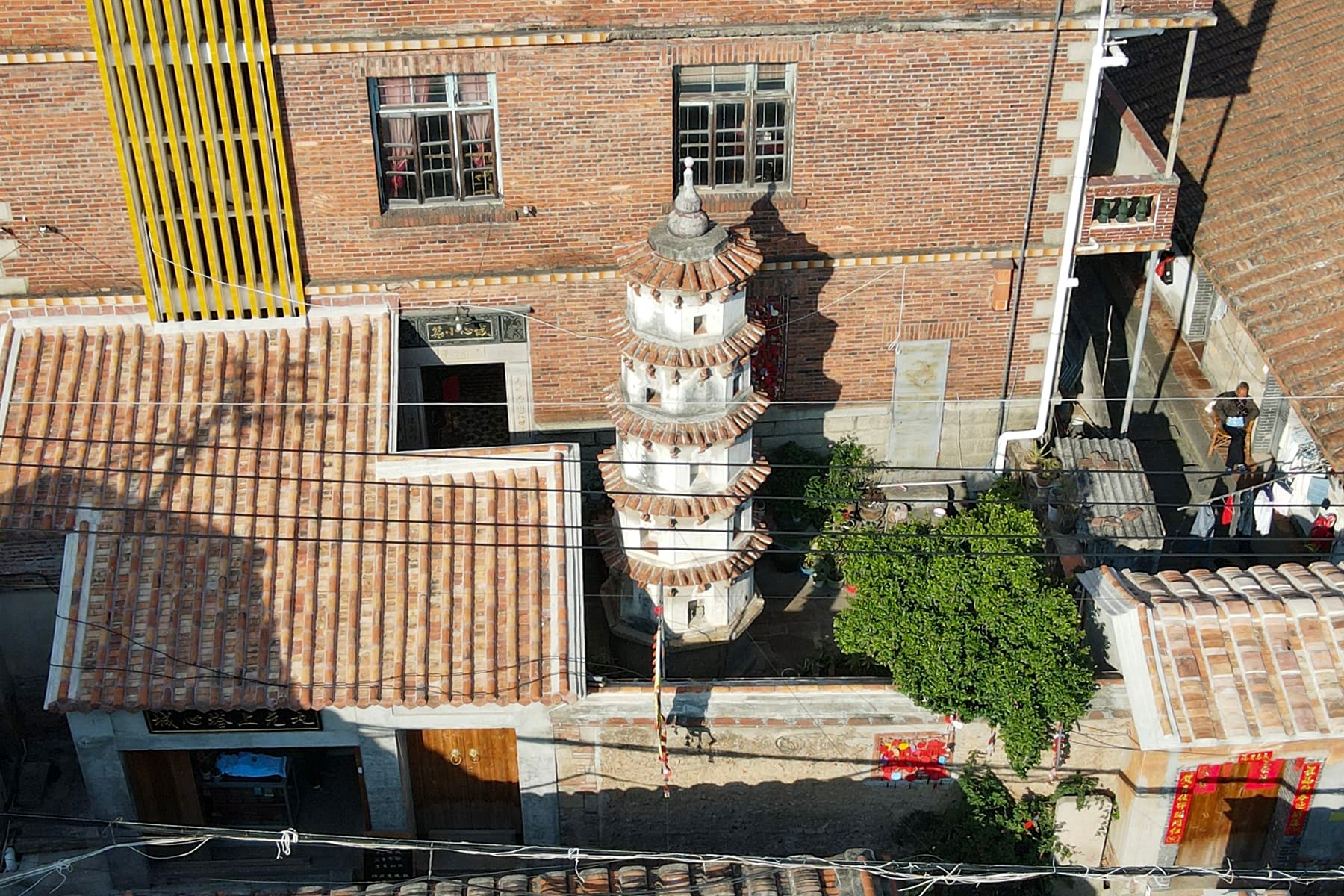 Dingxin Pagoda within contemporary Quanzhou