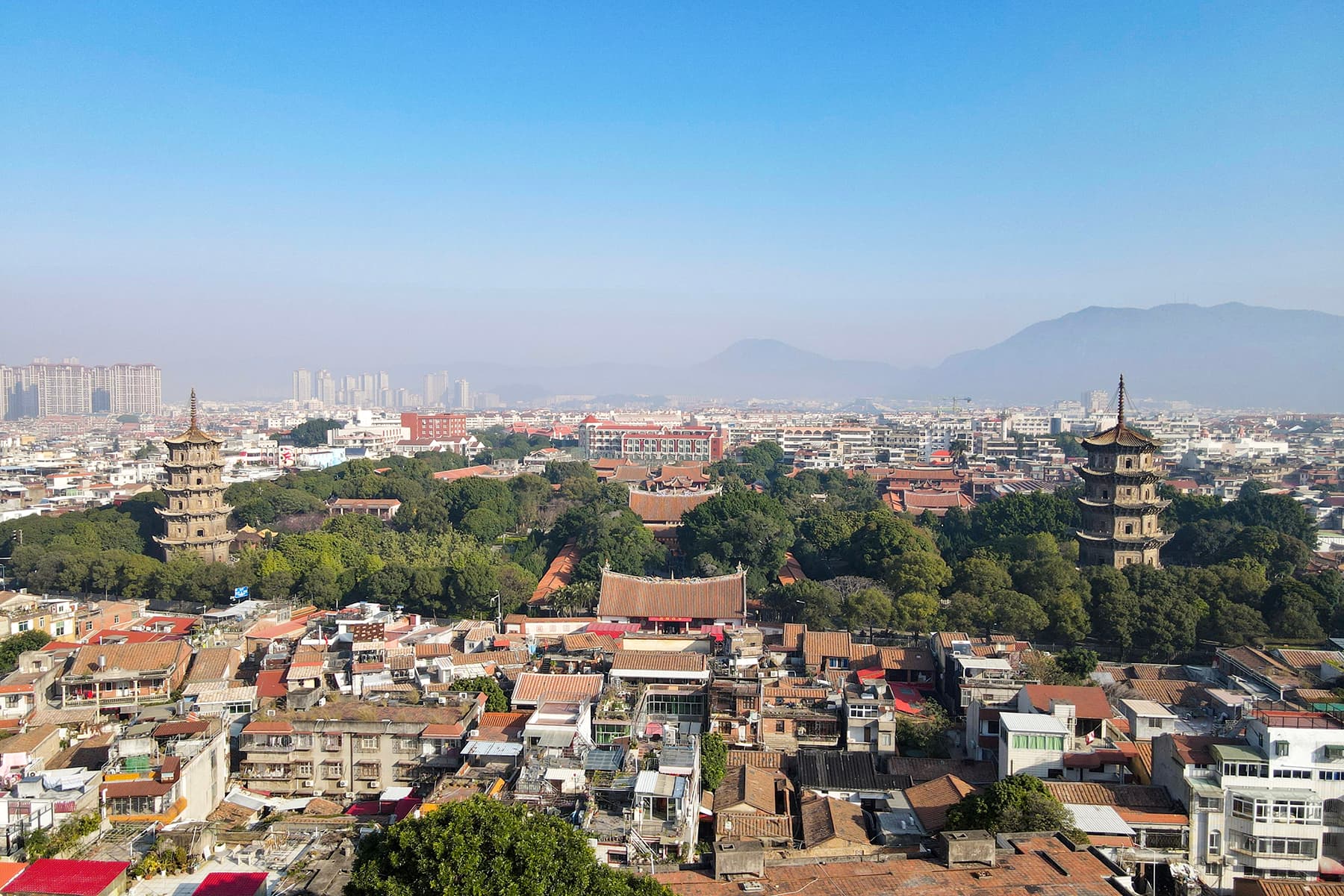Kaiyuan Temple within Quanzhou’s urban fabric